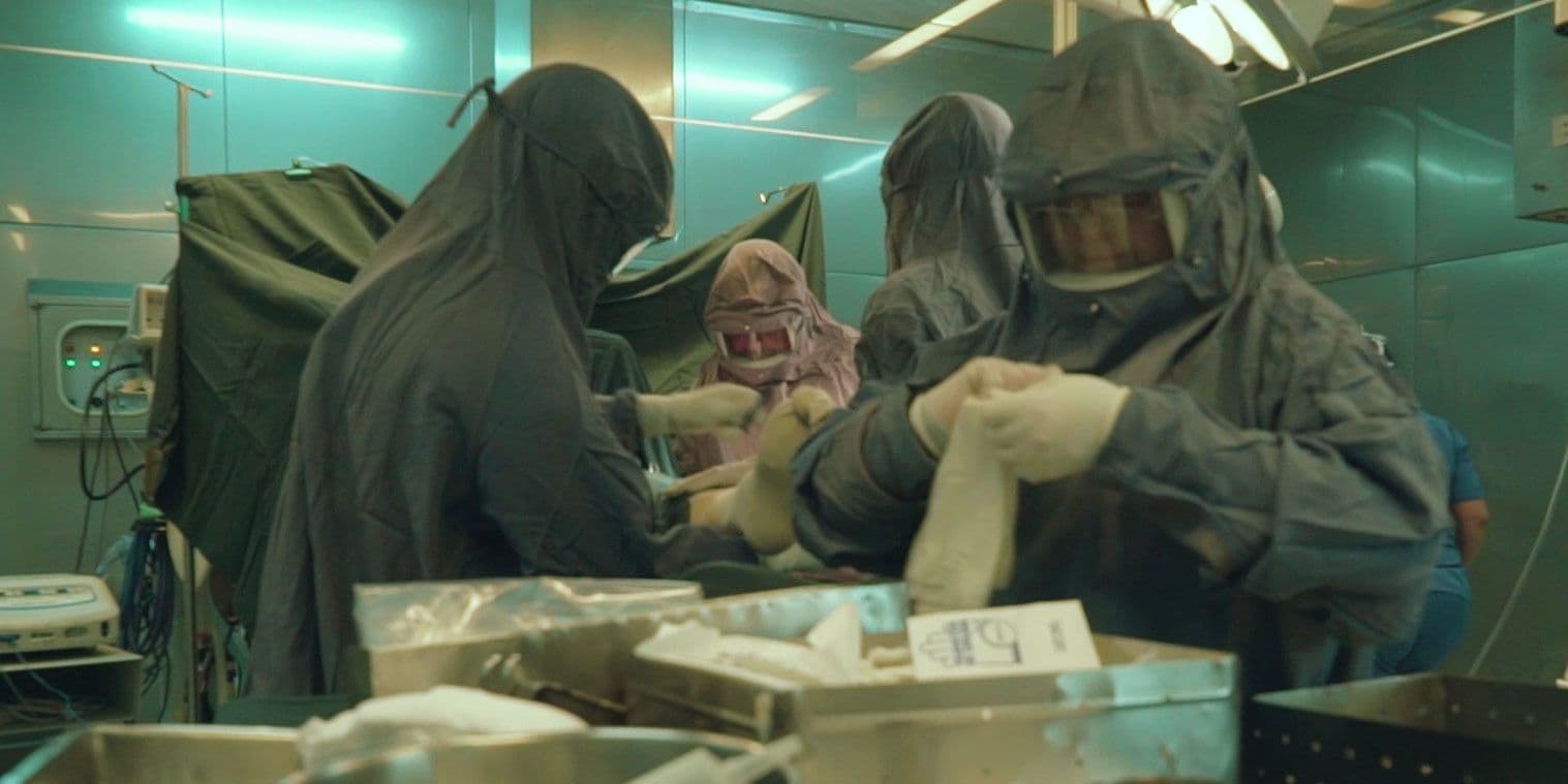 Operación en curso en la sala blanca